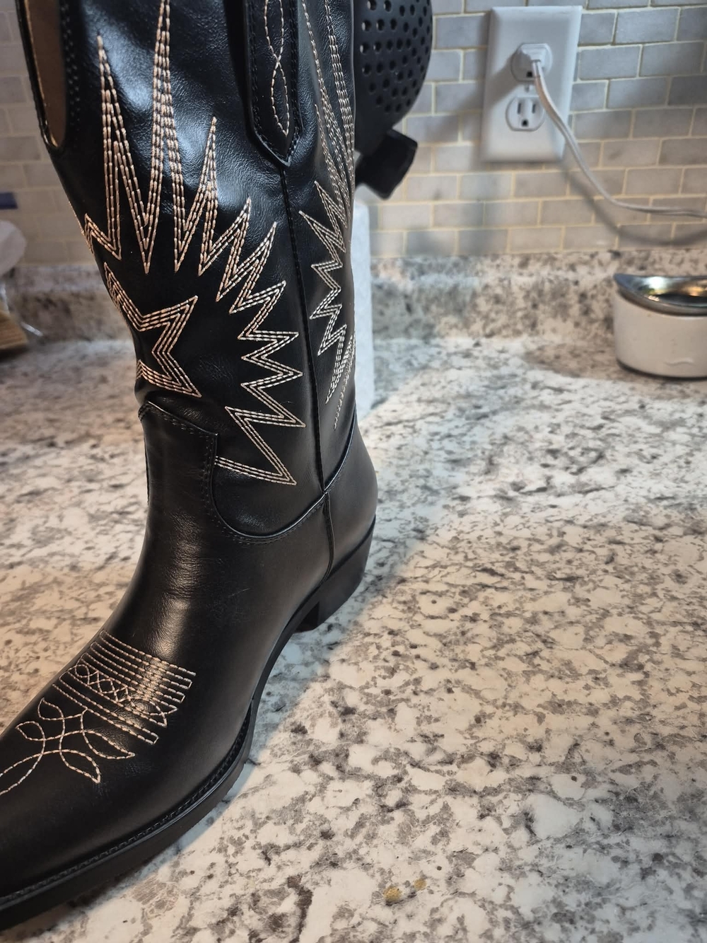 Womens Size 7 Black Western Embroidered Leather Cowboy Boots